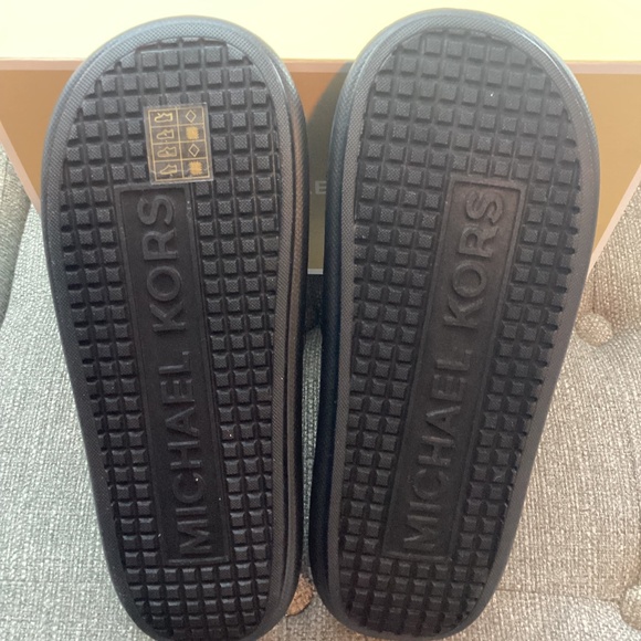 Michael Kors MICHAEL MMK Splash Slide Sandals, size 9 - Picture 8 of 9